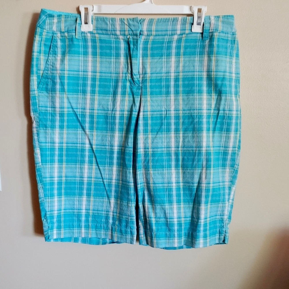 4/$15 New York and company chino cotton shorts size 14